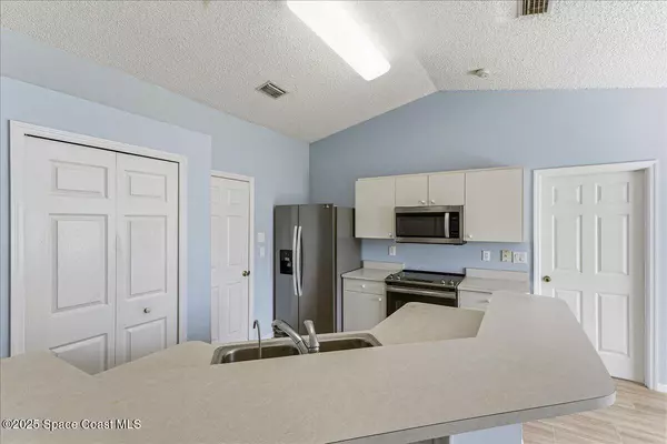 Palm Bay, FL 32909,840 Avalon ST SE