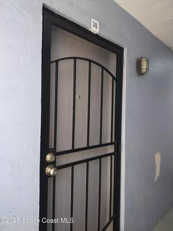 Cocoa Beach, FL 32931,390 W Cocoa Beach CSWY #30-4