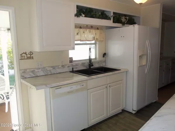 Barefoot Bay, FL 32976,1002 Ginger LN NW