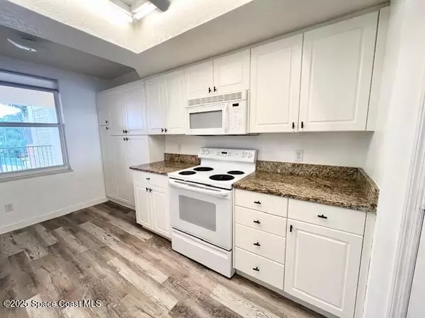 Cocoa, FL 32922,102 Riverside DR #205