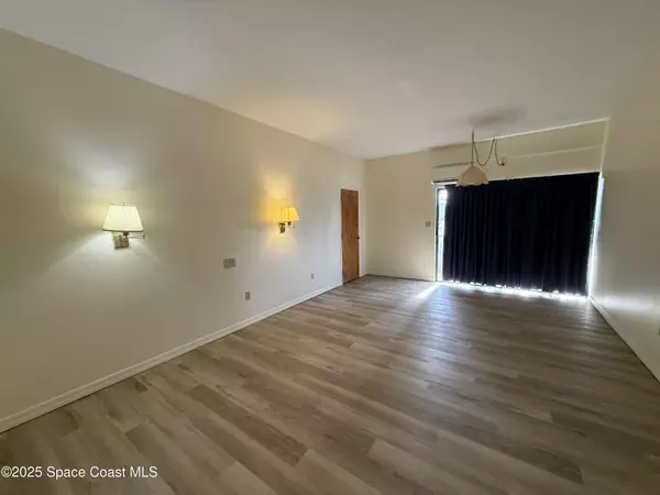 Titusville, FL 32780,2180 Country Club DR #201