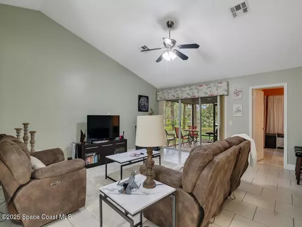 Vero Beach, FL 32962,2020 Vero South CIR SW #4