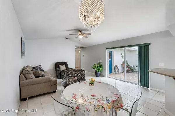 Melbourne, FL 32940,904 Maplewood CT