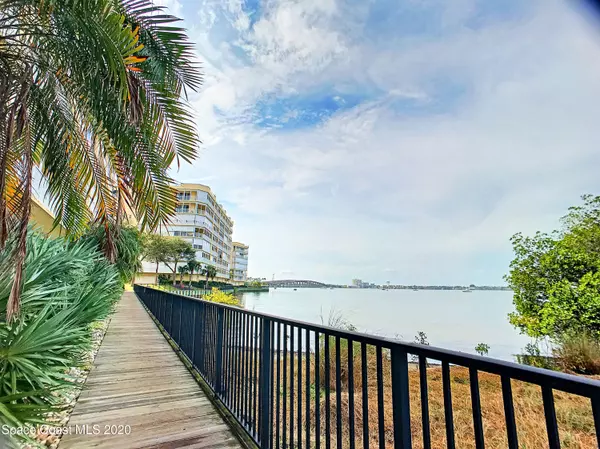 Merritt Island, FL 32953,480 Sail LN #206