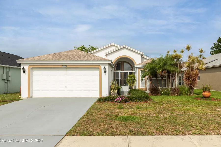 8055 Bracken LN, Melbourne, FL 32940