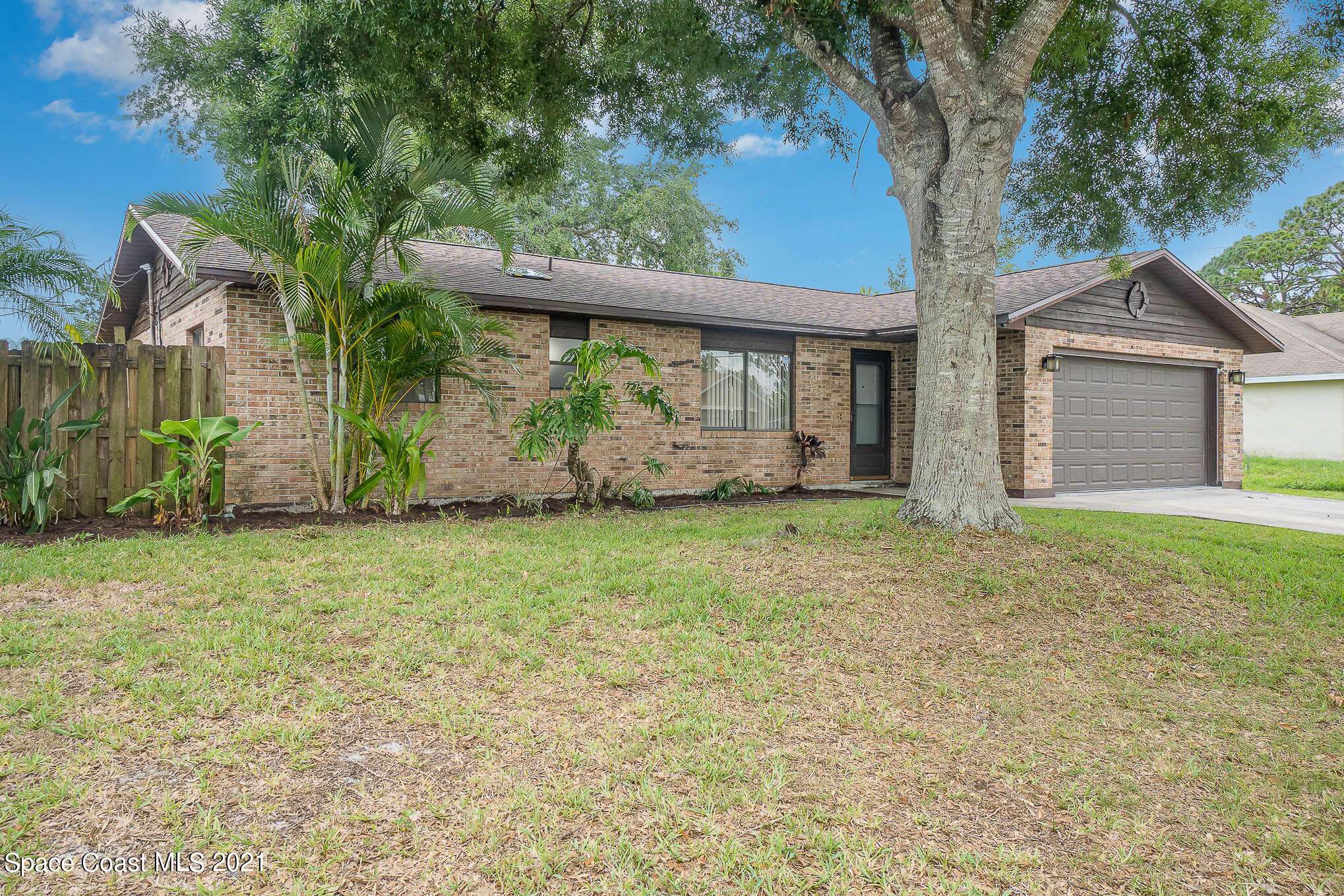 Palm Bay, FL 32907,996 Canton ST NW