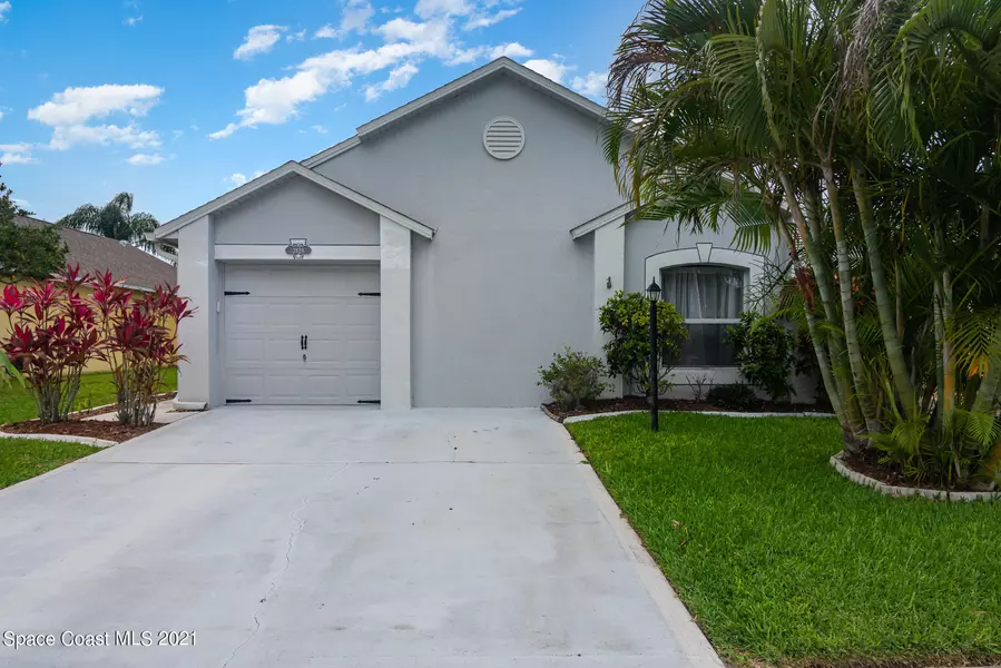 2828 Maderia CIR, Melbourne, FL 32935