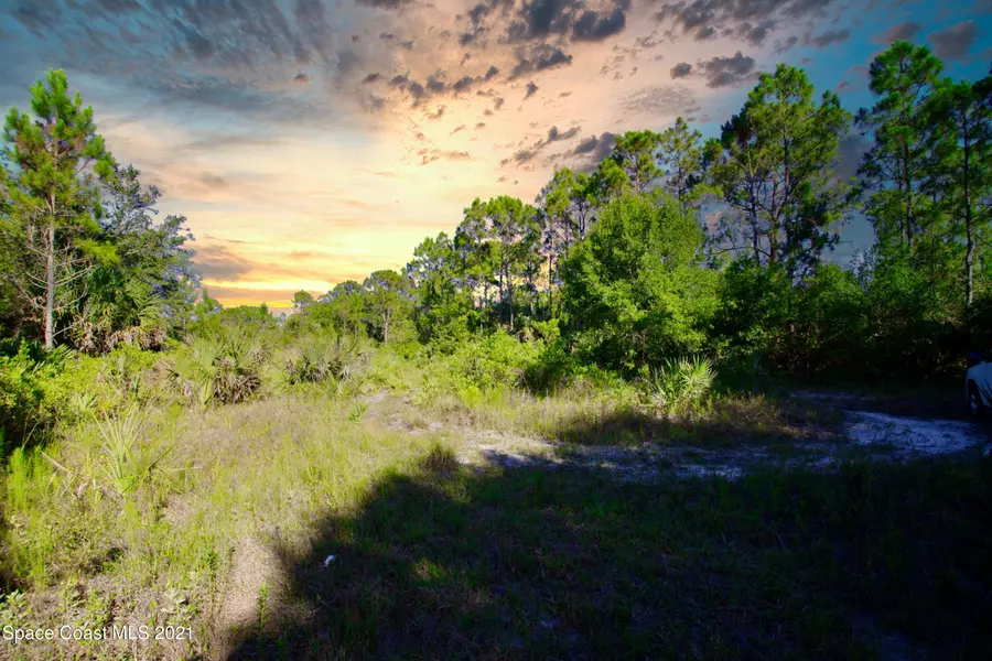 9305 105th CT, Vero Beach, FL 32967