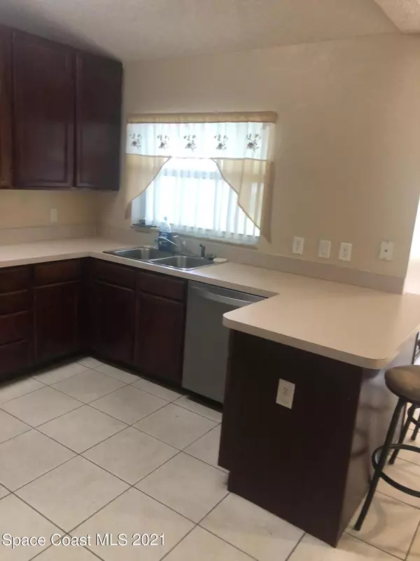 Palm Bay, FL 32909,281 Seahorse CIR SE