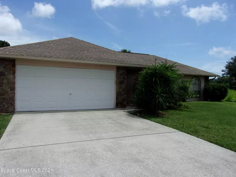 561 Seaport SE, Palm Bay, FL 32909