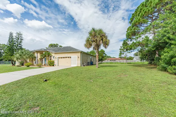 Palm Bay, FL 32909,600 Roth CT SE