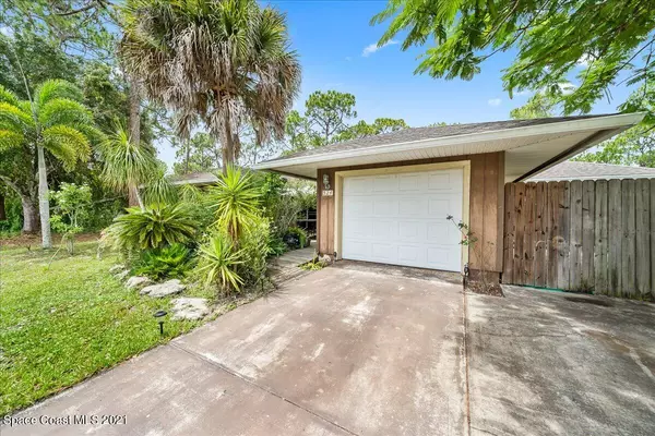 524 Commodore AVE NW, Palm Bay, FL 32907