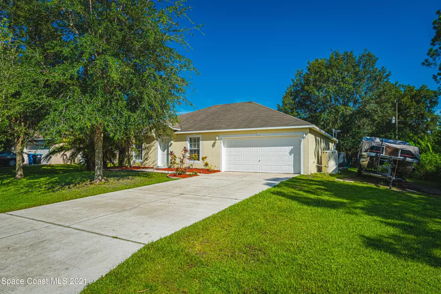 830 Reardon ST SE, Palm Bay, FL 32909