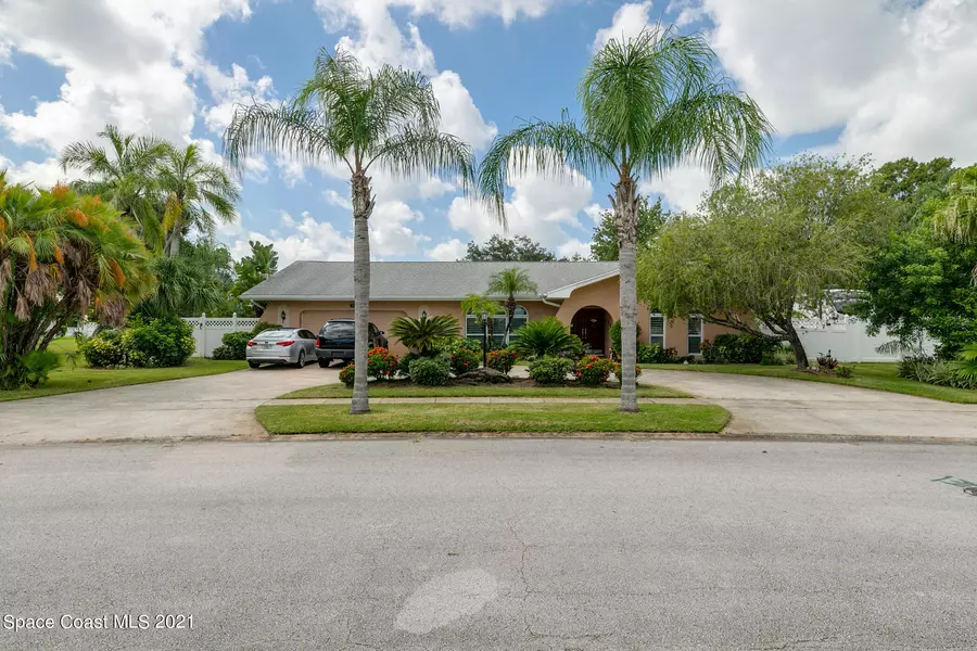 914 Waialae CIR NE, Palm Bay, FL 32905