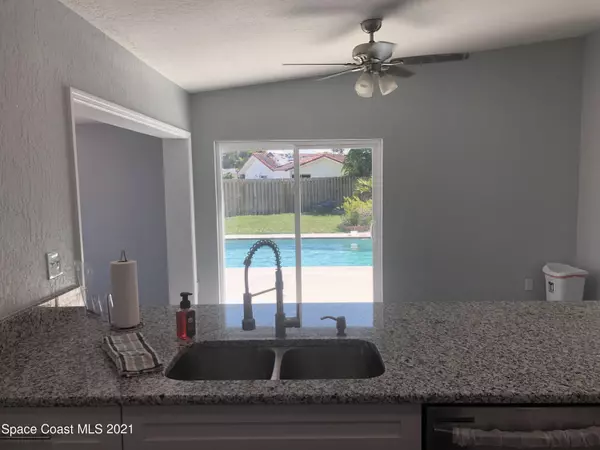 Palm Bay, FL 32905,876 Vance CIR NE