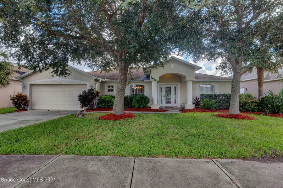 835 Triple Crown LN, Melbourne, FL 32904