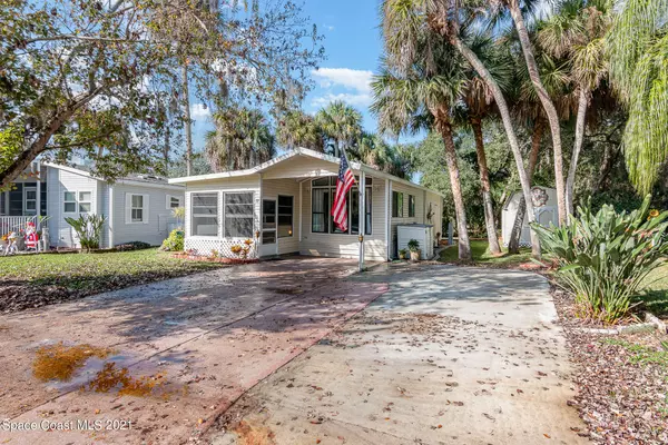 77 Sunset DR, Titusville, FL 32780