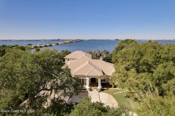 8275 Shoreside LN, Merritt Island, FL 32952