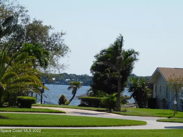 Merritt Island, FL 32952,80 Carrigan CT