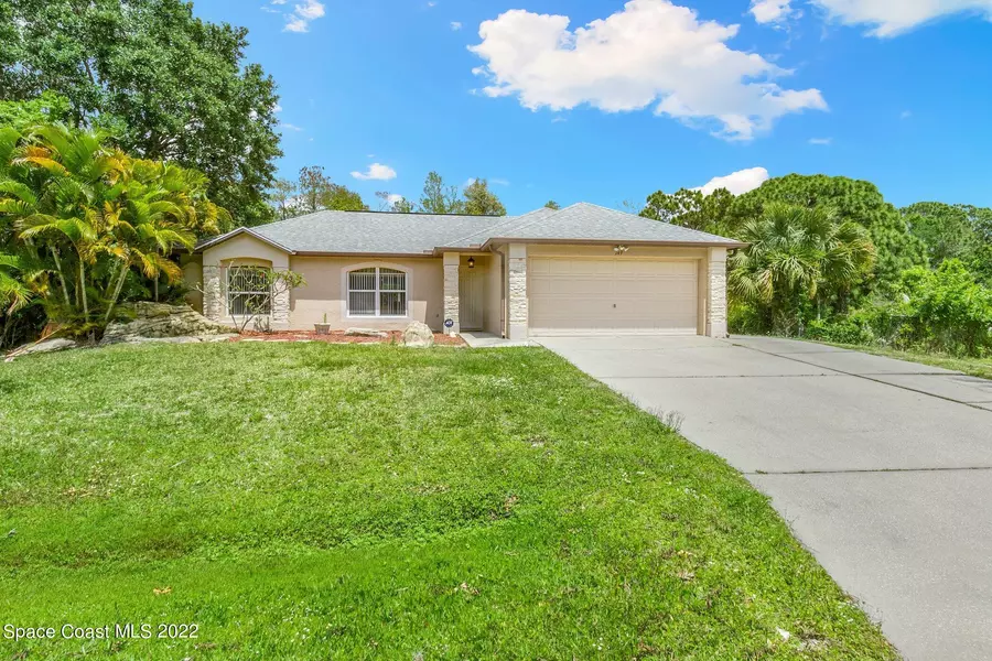 149 Hawthorne LN NE, Palm Bay, FL 32907