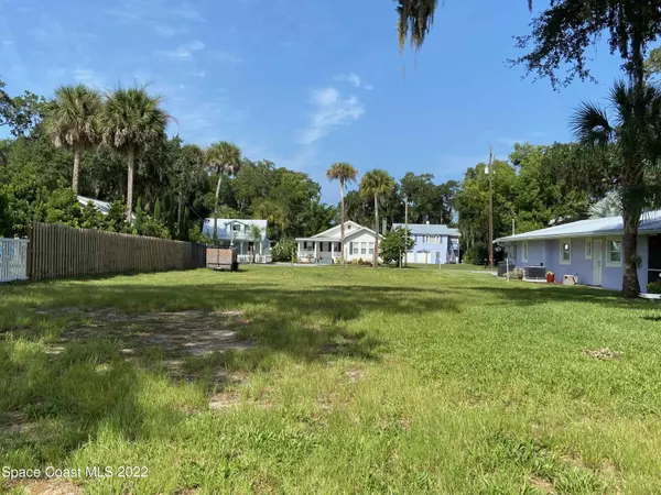 622 N Riverside DR, New Smyrna Beach, FL 32169