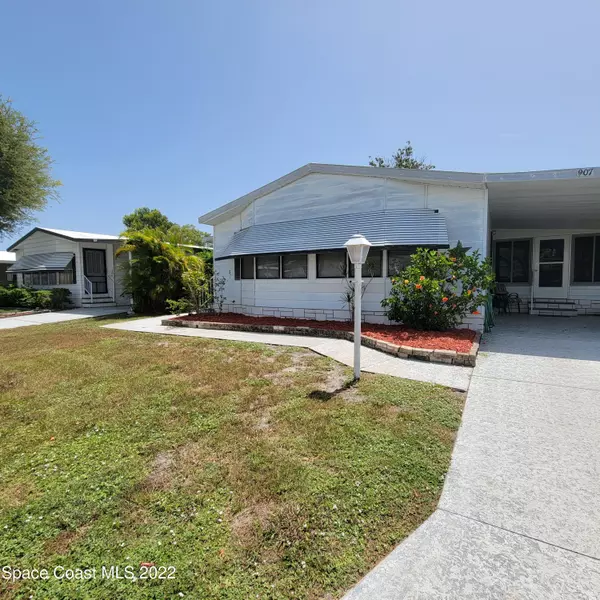 907 Oleander CIR, Sebastian, FL 32976