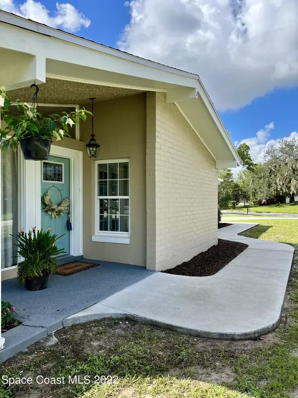 7 Fairglen DR, Titusville, FL 32796