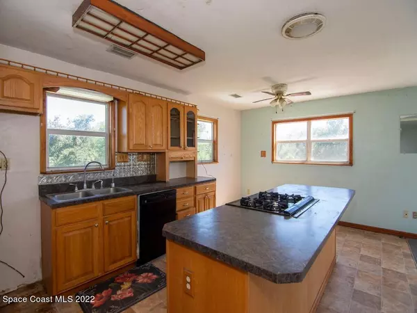 Okeechobee, FL 34972,68 NE 98th ST