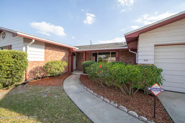 Rockledge, FL 32955,909 Kings Post RD