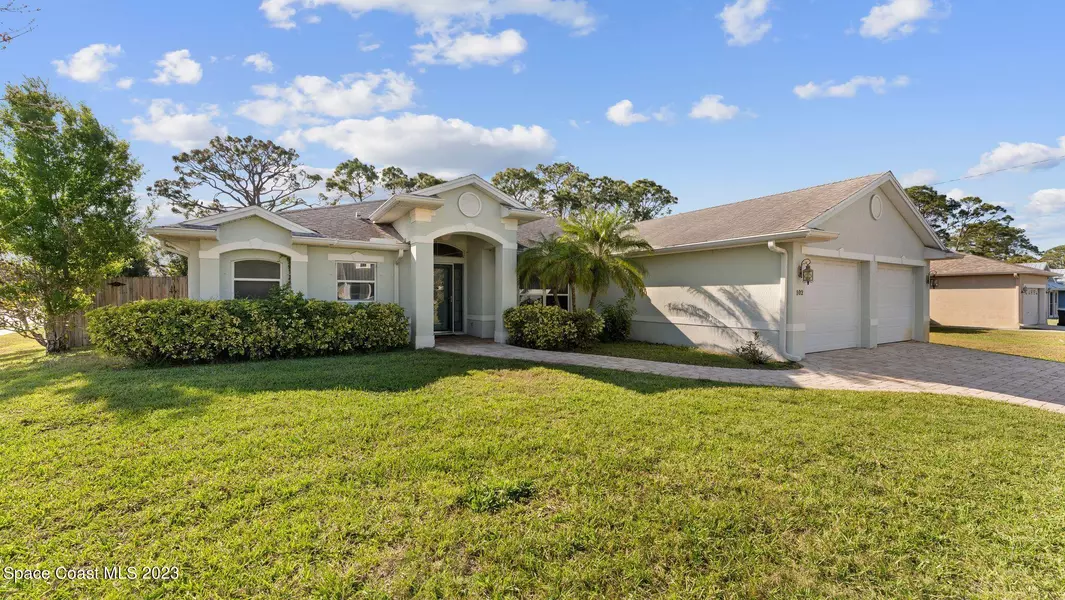 102 Donna RD NE, Palm Bay, FL 32907