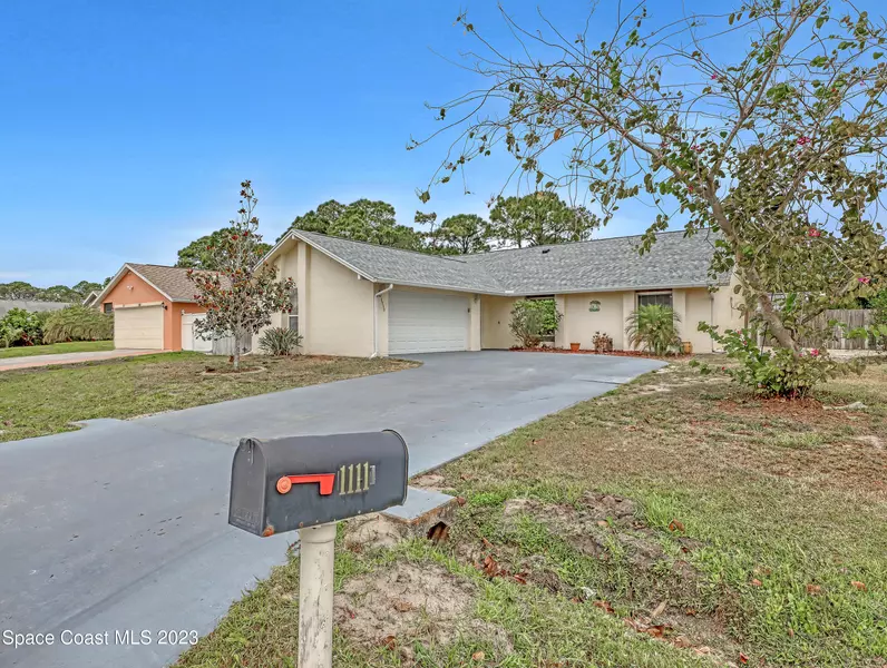 1111 Elmont ST NW, Palm Bay, FL 32907