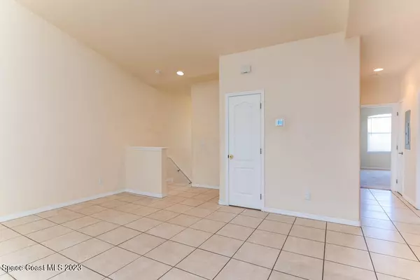 Melbourne, FL 32904,1055 Venetian DR #204