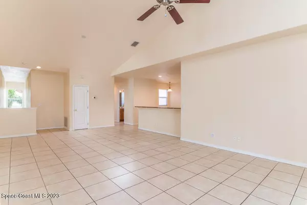 Melbourne, FL 32904,1055 Venetian DR #204