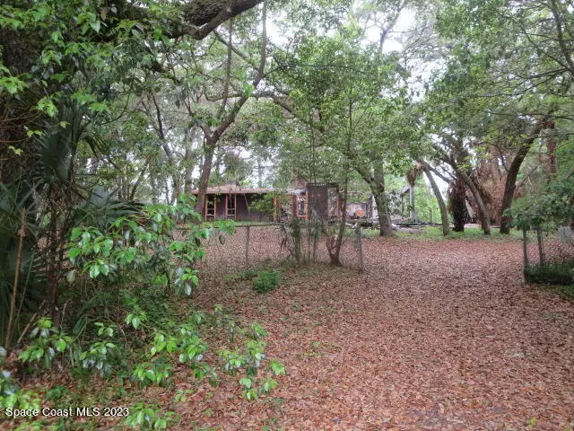 940 E Washington AVE, Pierson, FL 32180