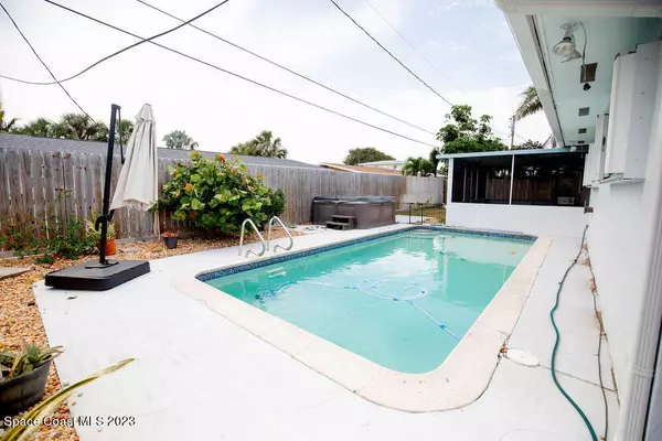 Satellite Beach, FL 32937,220 Carole CT