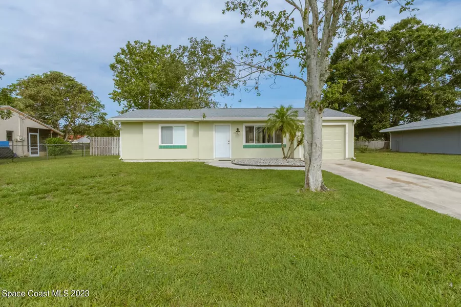 736 Brevity AVE NE, Palm Bay, FL 32905