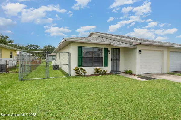 20 E Towne PL,  Titusville,  FL 32796