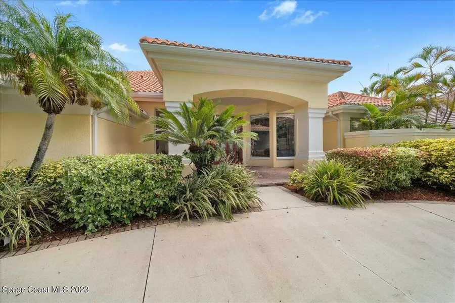 335 Newport DR, Indialantic, FL 32903