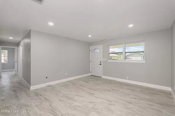 Palm Bay, FL 32907,462 Brookdale AVE NE