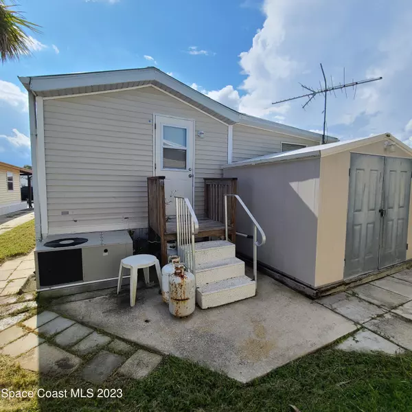 Cocoa, FL 32926,131 Blue Lake PL