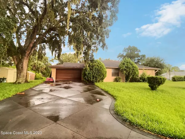 1303 Travelers Palm DR, Edgewater, FL 32132