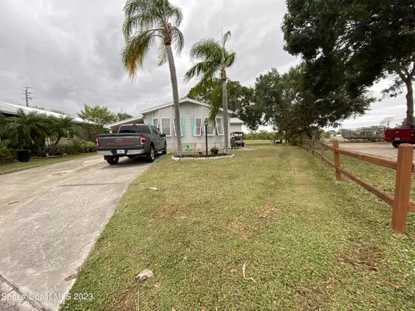 Barefoot Bay, FL 32976,1125 Wren CIR