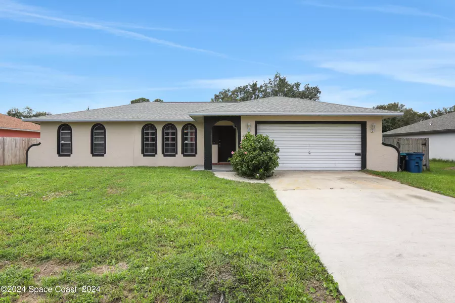 838 Consumer ST SE, Palm Bay, FL 32909