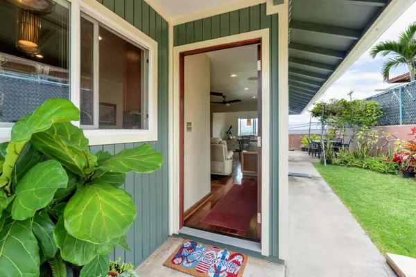 Wailuku, HI 96793,917 Hoomau St