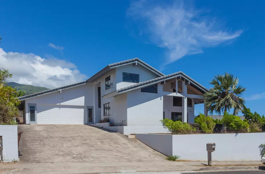 834 Wailupe Dr, Wailuku, HI 96793