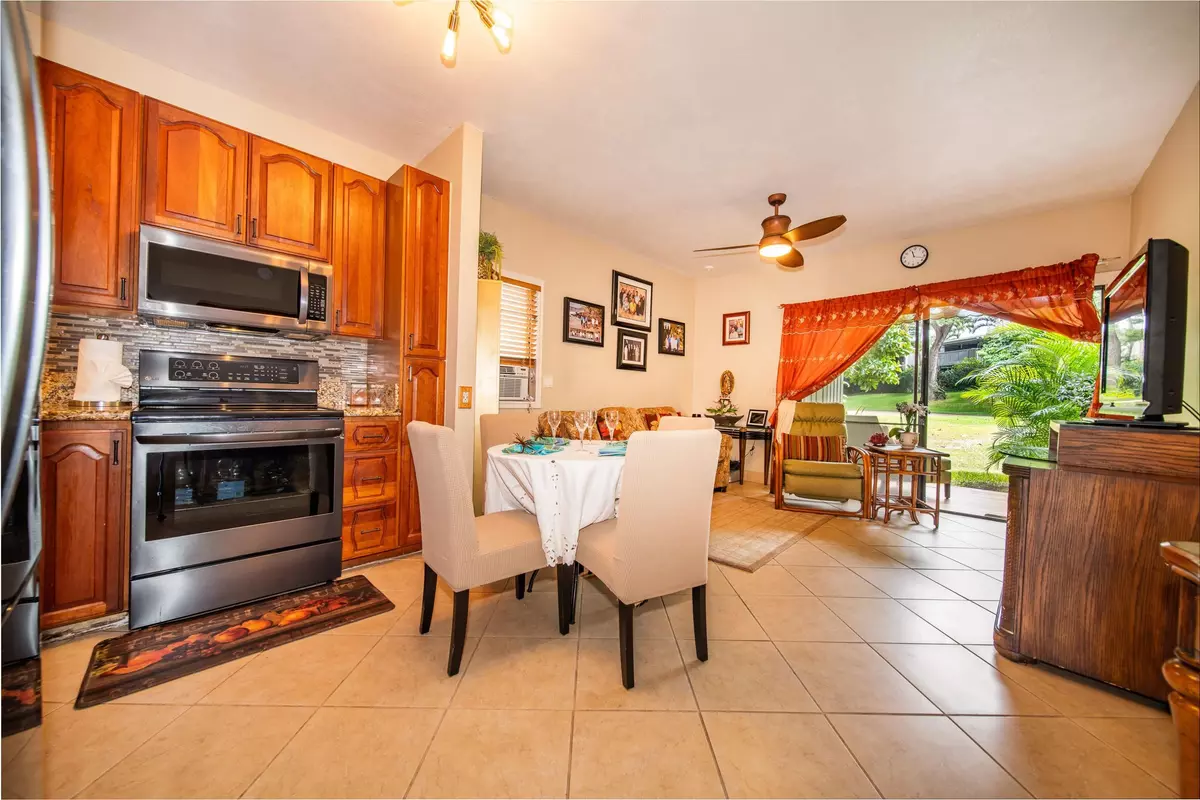 Lahaina, HI 96761,4440 Lower Honoapiilani Rd #123