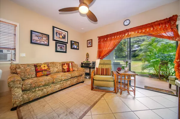 Lahaina, HI 96761,4440 Lower Honoapiilani Rd #123