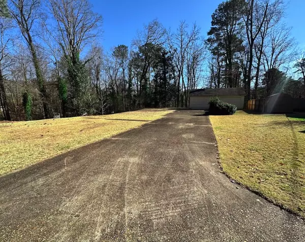 Columbus, MS 39705,437 Forrest Glen Rd