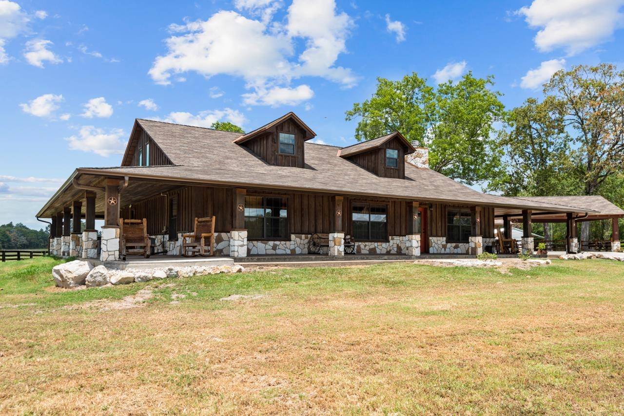 508 Hubert Cryer Road, Zavalla, TX 75980