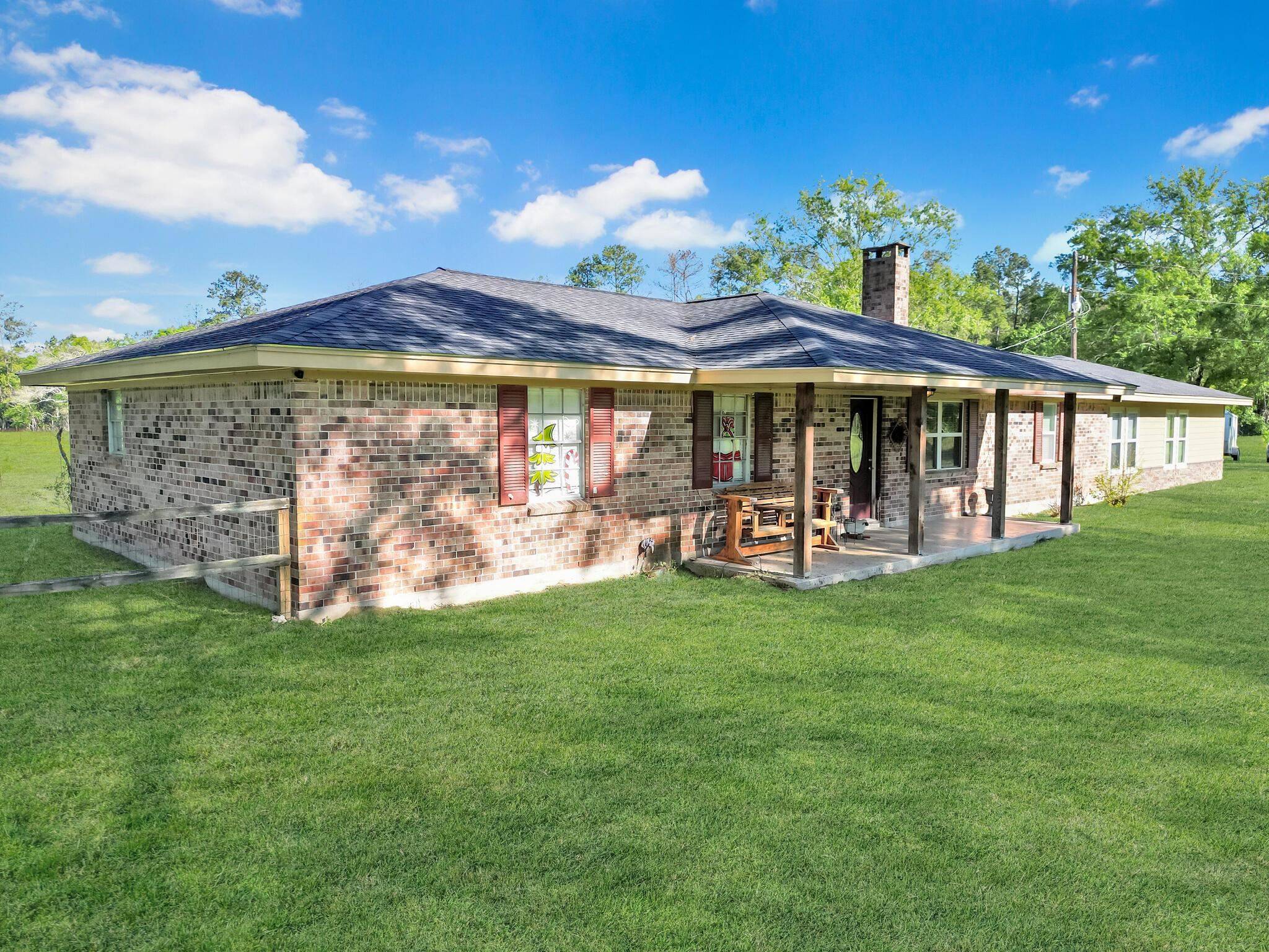 2398 County Road 826, Buna, TX 77612